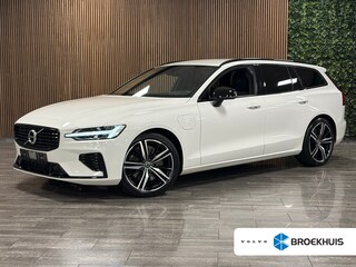 Volvo V60 T6 AWD Recharge R-Design Trekhaak | Adaptieve Cruise Control | Stoel en Stuurwielverwarming | Parkeercamera | Full LED Meesturende koplampen | Pilot Assist | BLIS Dode Hoek Detectie | Bestuurdersstoel elektrisch geheugen | Contour stoelen met wit stiksel en bies | Zitting verlenging voorstoelen | 19 Inch | Keyless Drive | Parkeersensoren voor+achter | Privacy Glass | Elektrisch bedienbare achterklep | DAB Radio | Apple Carplay/Android Auto | Volvo On Call met mobiele App functie |