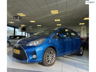 Toyota Yaris 1.3 VVT-i Lease Bi-Tone/Afneembare trekhaak/Navi/Stoelverwarming/Dealer onderhouden