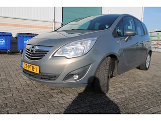 Opel Meriva 1.4 Cosmo -lage km stand -trekhaak - mistlampen - 1/2 lederen bekleding -all season banden