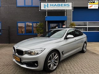 BMW 3-serie GT 320i High Executive 184PK|Origineel NL|Prof Navi|Schuifdak|Xenon|Leder Sportstoelen|Trekhaak|StoelVW|PDC