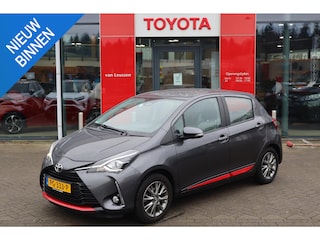 Toyota Yaris DESIGN-RED 5-DEURS TREKHAAK CLIMA CAMERA LED 16"LM-VELGEN MISTLAMPEN CRUISE NL-AUTO