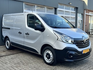Renault Trafic 1.6 dCi L1H1 BTW en BPM VRIJ!! Airco Cruise controle 3-Persoons Telefoonverbinding Parkeersensoren achter 1e eigenaar Euro 6 Dealer onderhouden Ex overheid