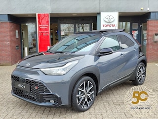 Toyota Aygo Hybrid 115 GR Sport CABRIO DAK APPLE/ANDROID CAMERA STOELVERWARMING AD-CRUISE LM-VELGEN LED-VERLICHTING EL-SPIEGELS