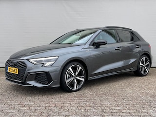 Audi A3 Sportback 35 TFSI | S Edition | Trekhaak | 19 inch | Keyless | Zwart optiek