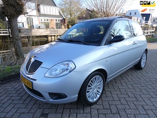Lancia Ypsilon 1.4-16V 95pk Automaat 2e eigenaar Clima Trekhaak