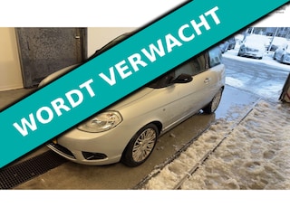 Lancia Ypsilon 1.4-16V 95pk Automaat 2e eigenaar Clima Trekhaak