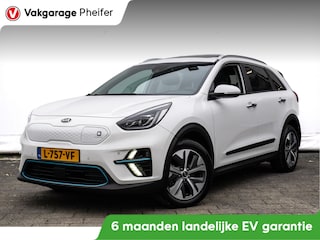 Kia Niro EV e-Niro DynamicPlusLine 64 kWh 3-Fase/ Schuifdak/ Stuur + stoelverwarming/ Camera/ Adapt. cruise/ Carplay/ DabNavigatie