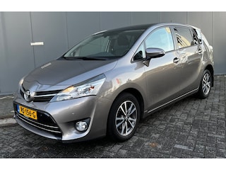 Toyota Corolla Verso 1.8 VVT-i 147pk Automaat Dynamic Business | Afneembare trekhaak | Climate controle | Navigatie | Panoramadak | Cruise control | Parkeersensoren voor en achter | Stoelverwarming | Camera