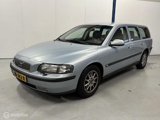 Volvo V70 2.4 GOED DE TEKST LEZEN