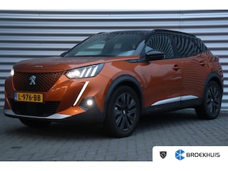 Peugeot 2008 50KWH 136PK GT PACK AUTOMAAT / NAVI / LEDER / CLIMA / PDC / 18" LMV / CAMERA / PANO. DAK / ALCANTARA / KEYLESS / FULL-LED / FULL OPTIONS / 1E EIGENAAR / NIEUWSTAAT !!