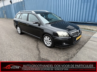 Toyota Avensis Wagon 2.0 VVTi Luna Climate Control Inruilauto’s tegen vaste prijzen. Voor meer info: 0638140850 Bij de verkoop van gebruikte voertuigen door CD-Cars wordt geen standaard garantie verstrekt. De koper aanvaardt het voertuig in de staat waarin het zich bevindt op het moment van aankoop