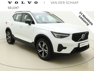 Volvo XC40 B4 211pk Plus Dark / Trekhaak / Elektr. Stoelen / Harman&Kardon / Stoel + Stuurw. Verwarming / Noodreservewiel / Keyless / 18'' + All Season / BLIS / Adapt. Cruise /