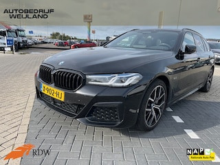 BMW 5-serie Touring 530e Business Edition Plus M-sport I Trekhaak I Pano I NL-auto I 1ste eig. I 19" I Leer I