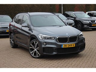 BMW X1 sDrive18i Executive Ed. M Sport / Trekhaak / Camera / Head-up / Alcantara / Navigatie / Sportstoelen / Getint glas / Cruise Control