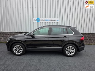 Volkswagen Tiguan 1.5 TSI ACT Comfortline / Trekhaak / Carplay / Massagestoel!