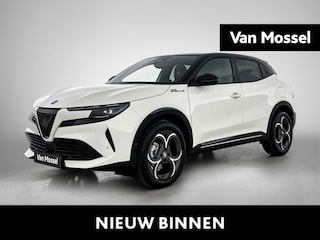 Alfa Romeo Junior 1.2 Turbo Hybrid Ibrida Sport Speciale 145pk | Navigatie | Parkeersensoren rondom | Camera | Hands-free achterklep | Panorama schuifdak | LMV 18" |