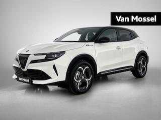 Alfa Romeo Junior 1.2 Turbo Hybrid Ibrida Sport Speciale 145pk | Navigatie | Parkeersensoren rondom | Camera | Hands-free achterklep | Panorama schuifdak | LMV 18" |