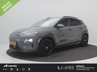 Hyundai Kona EV Premium Sky 64 kWh / 100% SoH / 3-Fase Laden / Warmtepomp / Trekhaak / Schuif-kanteldak / HUD Display / LMV / Navigatie / Lederen bekleding /