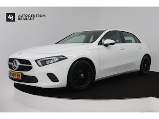 Mercedes-Benz A-klasse 180 Premium Plus (STOELVERWARMING, ACHTERUITRIJCAMERA, CRUISE CONTROL, NAVIGATIE)