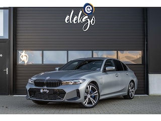 BMW 330e xDrive M-Sport|HuD|Carbon|M-schaalstoelen|Ambi|