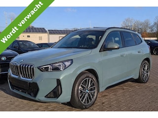 BMW X1 xDrive23i M Sport Panoramadak Trekhaak Head-Up Display Leder ACC Stoelverwarming Harman-Kardon Carplay 360 Camera Stuurwielverwarming