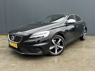 Volvo V40 1.5 T3 AUTOMAAT 153 PK Polar+ Sport R Design PANO DAK CAMERA ALCANTARA HARMAN KARDON PARK ASSIST LED NAVI CRUISE ECC