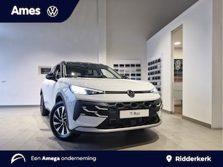 Volkswagen T-Roc Life First Edition 1.5 eTSI 116 PK | Multimedia 'Ready to Discover' | Koplampverlichting led | Zijruiten achter en achterruit getint
