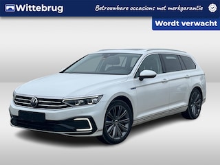 Volkswagen Passat Variant 1.4 TSI DSG PHEV GTE Business / Panorama dak / Ledere bekleding / Trekhaak / Led Matrix