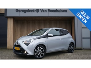 Toyota Aygo 1.0 VVT-i 72pk x-joy 5Drs Clima Groot scherm 15inch LM A-Camera LED Elek.pack 11584km! *NL auto*