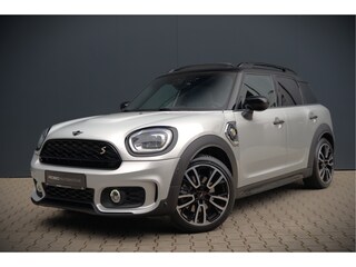 Mini Countryman 1.5 Cooper S E ALL4 | JCW | Panoramadak | Stoelverwarming | Harman Kardon | Head-Up Display | John Cooper Works | Camera | Apple Carplay | Parkeersensoren | Keyless |