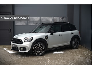 Mini Countryman 1.5 Cooper S E ALL4 | JCW | Panoramadak | Stoelverwarming | Harman Kardon | Head-Up Display | John Cooper Works | Camera | Apple Carplay | Parkeersensoren | Keyless |
