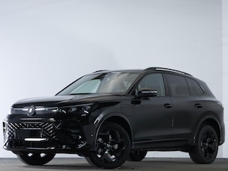 Volkswagen Tiguan 1.5 eHybrid R-Line Edition 204 PK | Panodak | Trekhaak | Black Style | 360 Camera | Stuur & Stoelverwarming |
