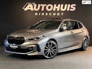 BMW 120i High Executive Edition M Pano/ M stoelen/ H&K/ 19"/ Camera/ Keyless/ Skyscraper Grau