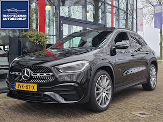 Mercedes-Benz GLA 250 e AMG Line | SOH 92% | Panodak | Navigatie | Sfeerverlichting | Cruise Control | 20 inch | Parkeersensoren + Camera