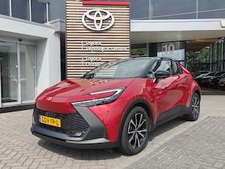 Toyota C-HR 1.8 Hybrid 140 First Edition NAVI APPLE/ANDROID PARK-SENSOREN 360°CAMERA KEYLESS DRAADLOOS-LADEN BLIND-SPOT ELEK-ACHTERKLEP AD-CRUISE 18"LMV