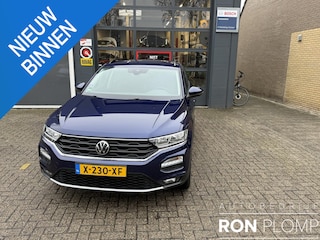 Volkswagen T-Roc 1.5 TSI Sport Business R Automaat / Airco clima/ Naviagtie/ Cruise adapt/ Appel carplay/ LED/ PDC/ Trekhaak/LMV