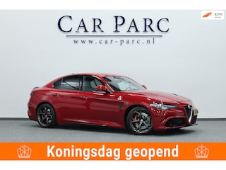 Alfa Romeo Giulia 2.9 V6 Quadrifoglio 570+PK Squadra CARBON/HALF LEDER+ALCANTARA+MEMORY/19" LMV/CAM/LINE/ACC/ECC/12 MND GARANTIE!
