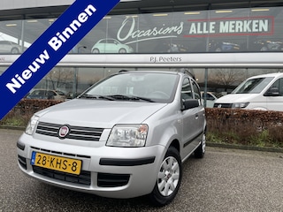 Fiat Panda 1.2 Sky Automaat - Airco - Parkeersensoren achter - Dakrails - Elektrische ramen voor - Radio/cd speler