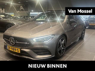 Mercedes-Benz CLA 180 Business Solution AMG | WORDT VERWACHT | PANORAMADAK | STOELVERWARMING | APPLE CARPLAY | NAVIGATIE | SFEERVERLICHTING |