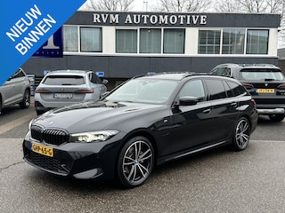 BMW 3-serie Touring 320e M-SPORT | FACELIFT| PANO|1.STE EIGENAAR, DEALER OH. | LEER | ELEK. TREKHAAK| FABRIEKSGARANTIE T/M 08 2027| LEER| STOELVERWARMING| 19 INCH! SUPER COMPLEET!