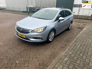 Opel Astra Sports Tourer 1.6 CDTI Business+ Navi Airco Cruise Trekhaak Nap Pdc Voor En Achter 1e Eigenaar