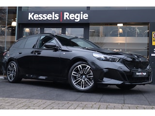 BMW 5-serie Touring 520i M-sport Pano H&K HuD Memory El.Haak Laser Stoelkoeling Keyless Ambient