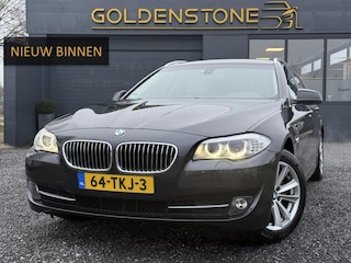 BMW 5-serie Touring 520i High Executive 2e Eigenaar,Navi,Leder,Automaat,Dealer Onderhouden,Elekt.Stoelen,Pdc V+A,N.A.P,Lm velgen,184pk,Apk tot 07-2026