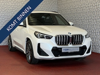 BMW X1 SDRIVE M-SPORT SHADOW LINE NAVI LED ELEK.KLEP ADAP.CRUISE LEER/ALCANTARA CAMERA M-SPORT INTERIEUR / EXTERIEUR ✅Top Auto's Wijchen✅ 170 Nieuwe en bijna nieuwe Auto's met : Benzine / PHEV / Plug in hybrid / Hybrid / Mild hybrid / HEV /