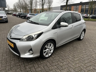 Toyota Yaris 1.5 Full Hybrid Dyn. 1e EIG DEALER PANO STOELVW.
