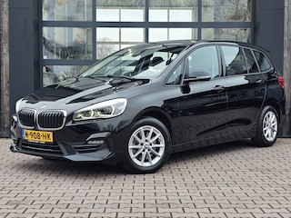 BMW 2-serie Tourer 218i Business Edition | Automaat | LED | Trekhaak | Stoelverwarming | PDC | Elek. achterklep | HUD | Navi |
