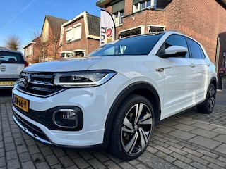 Volkswagen T-Cross 1.5 TSI STYLE BNS R-LINE van binnen en buiten