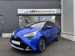 Toyota Aygo 1.0 VVT-i 72PK X-clusive Bi-Tone (CARPLAY|KEYLESS|CAMERA|CLIMATE CONTROL)