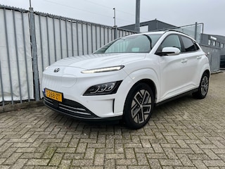 Hyundai Kona EV Business 64 kWh 204pk | Camera | Premium Audio | Adaptive Cruise controle | Dodehoek detectie | Elektrische voorstoelen | Head-up display | Keyless entry | LED koplampen | Navigatie | Parkeersensoren | Warmtepomp | Stoelverwarming
