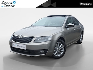 Skoda Octavia 1.0 TSI Greentech Style Business | 1e Eigenaar | Panoramadak | Trekhaak | Stoelverwarming | Navigatie | CANTON Sound | 12 maanden garantie! |